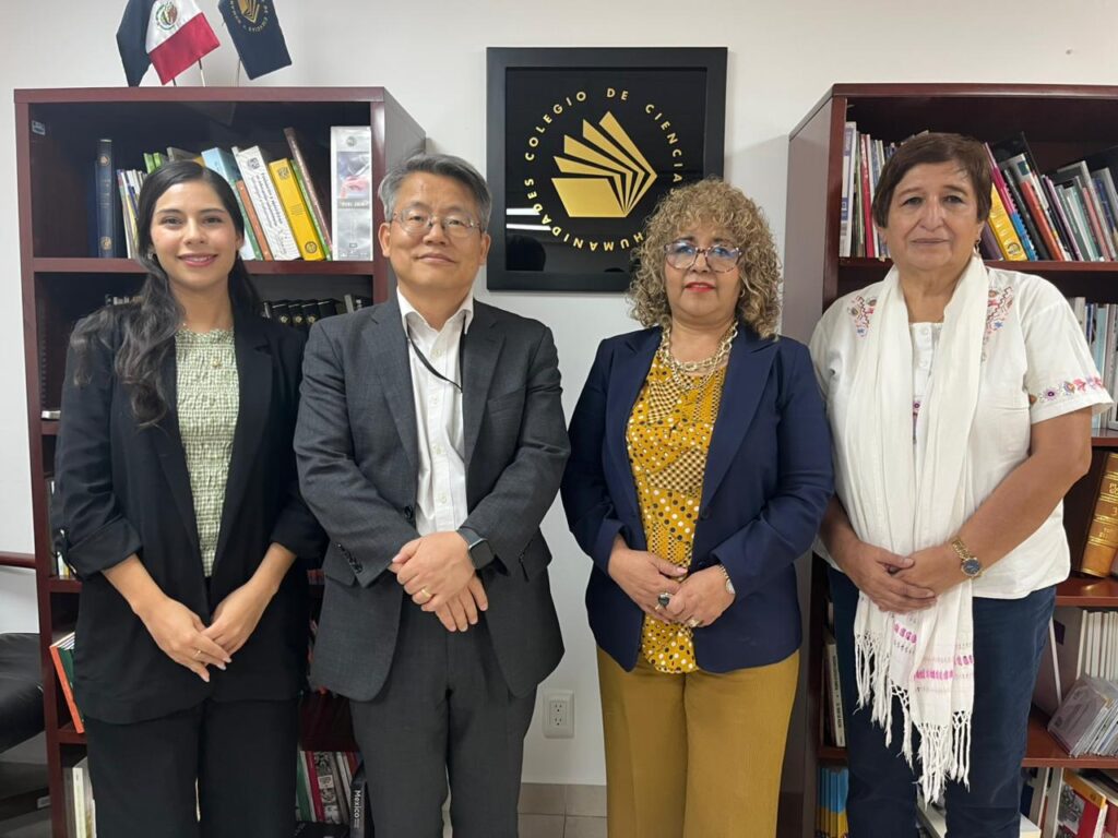 Reunión entre el Centro de Educación Coreana en México y autoridades del CCH UNAM en Ciudad Universitaria