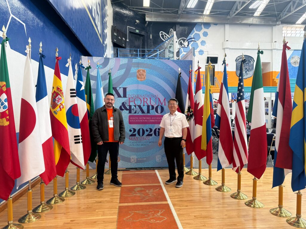 Representantes del Centro de Educación Coreana en México en el XI Foro y Expo Internacional UG 2026